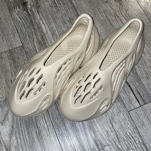 Yeezy adidas foam runner sand mens 10 new